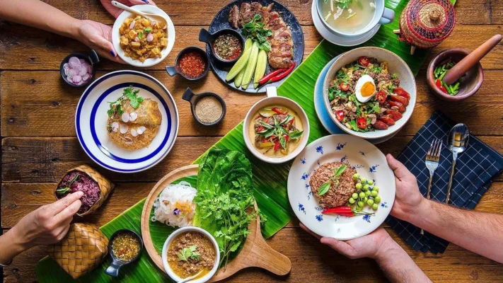 Tặng bát đĩa hàm ý chúc gia đình an khang, êm ấm và sung túc