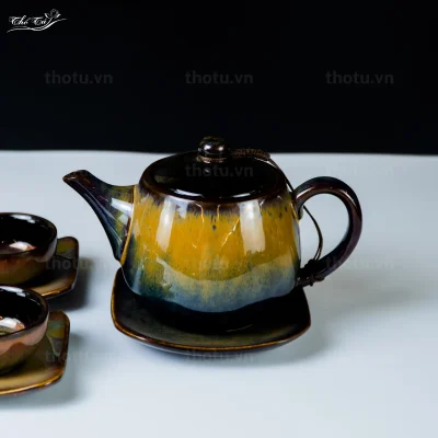 Tông màu biến đổi khi nhìn dưới nhiều góc độ ánh sáng